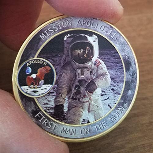 אפולו 11 איש ראשון על הירח מטבע חירות הנצחה מהדורת 2019 תצלום מובלט על טביעת רגל קדמית ומרקמת מאחור