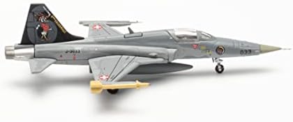 מטוס הדגם הצבאי של הרפה חיל האוויר השוויצרי Northrop F-5E Tiger II 6 ברווזים, בסיס אוויר של Payerne, סולם 1: 200 טייס צבא עשוי מתכת HE572514