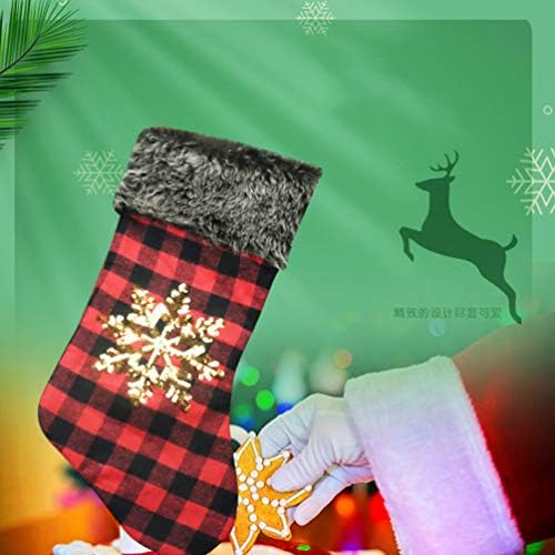 גרביים של Bestoyard Santa גרבי חג המולד גרבי חג המולד אדום ושחור משובץ עם שרוול קטיפה עץ עץ אח קישוט פתית שלג איילים תפאורה